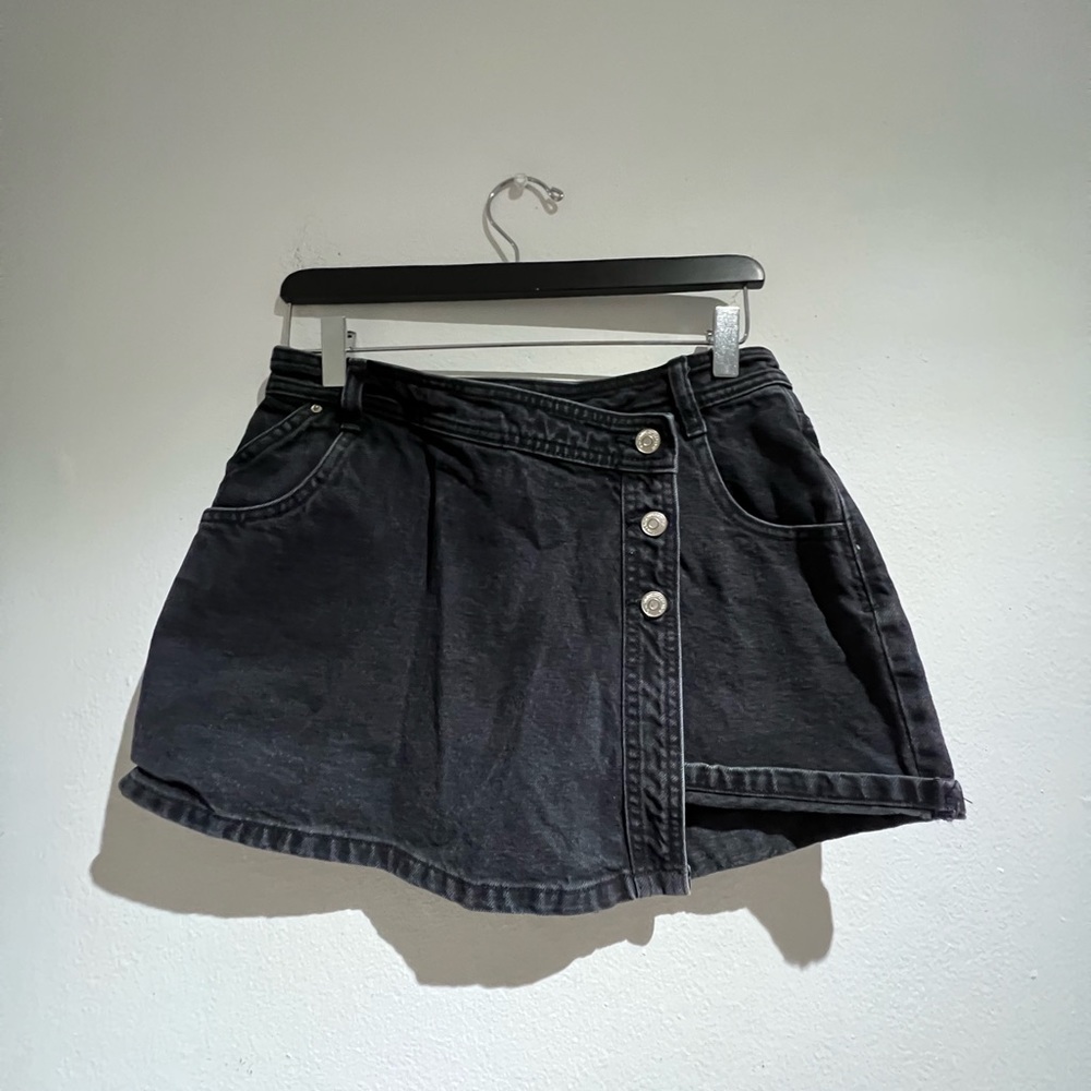 Washed black skort